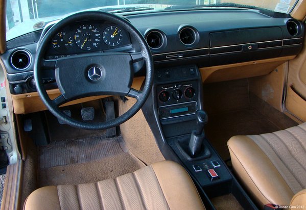 1981_Mercedes-Benz_230E_(w123)_interior.jpg