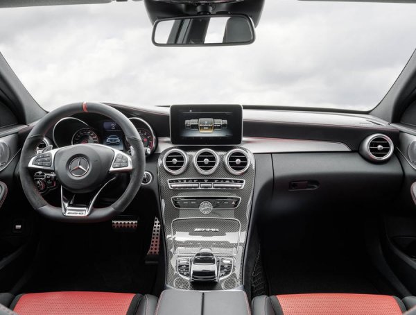 salon-sedana-Mercedes-C63-AMG-2015.jpg