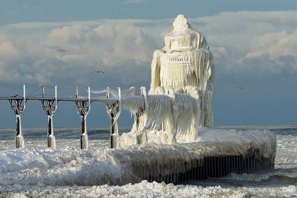 Зимнее побережье озера Мичиган, США.jpg