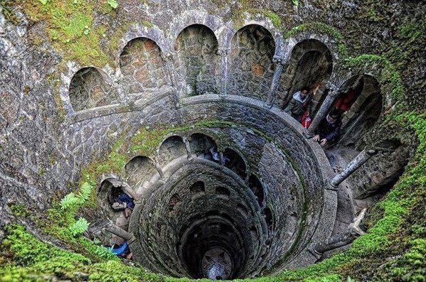 Подземная башня, Синтра, Португалия.jpg